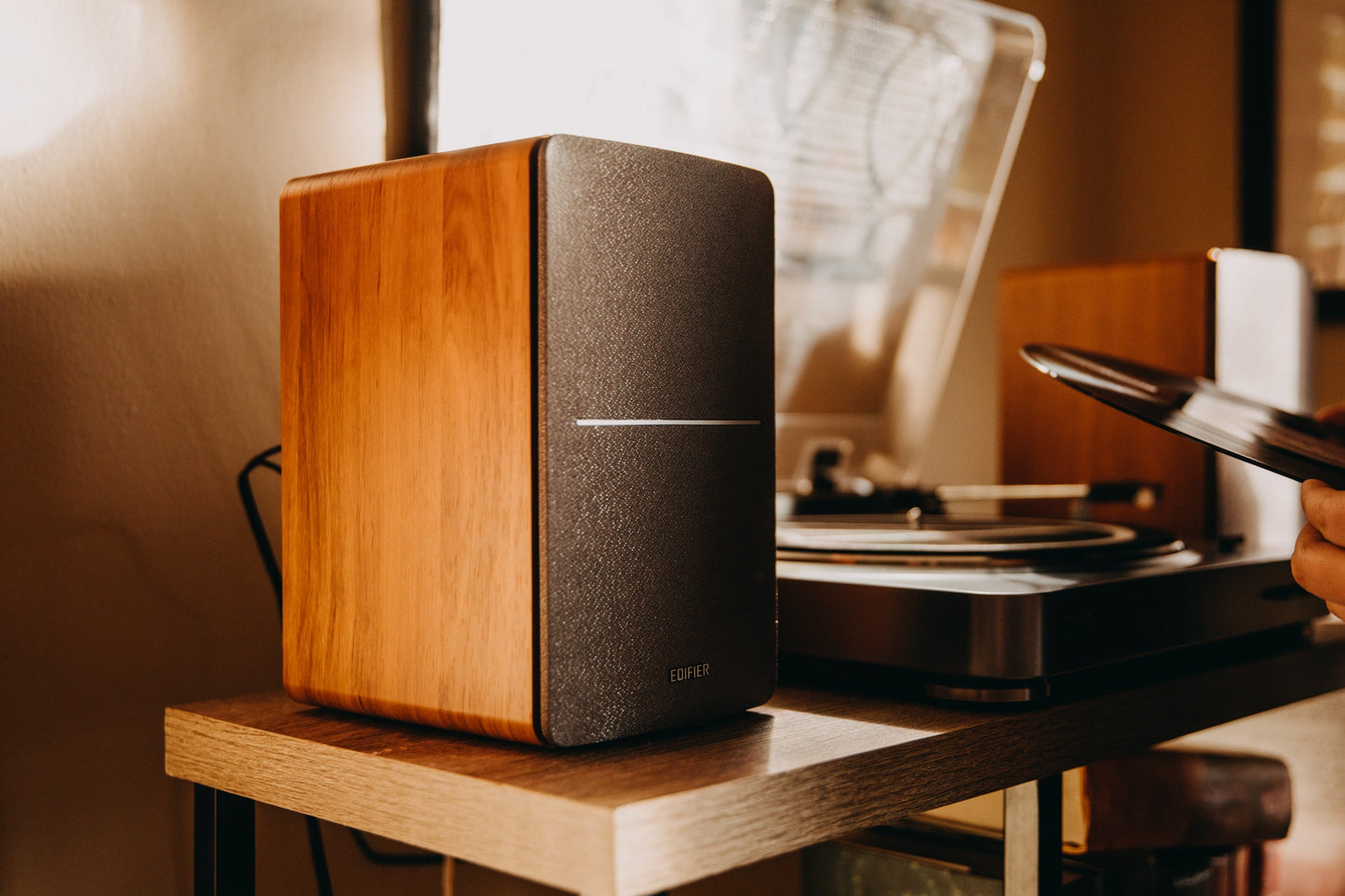 Edifier R1280DB - Powerful Bookshelf Speakers(white silver)